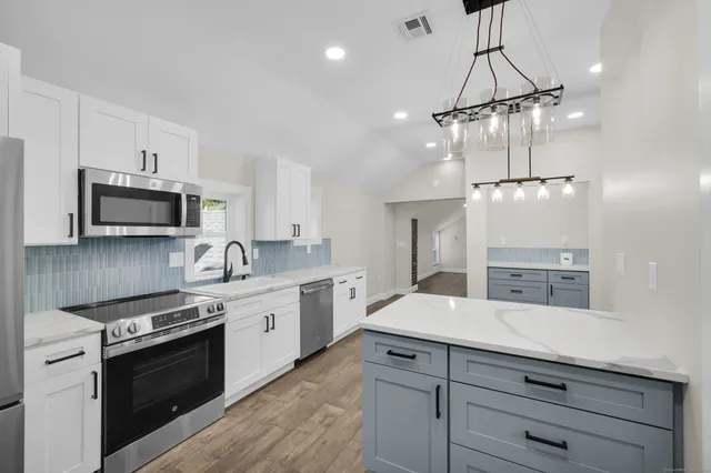 $3,250 | 48 Water Street, Unit 2, Glastonbury, CT 06073