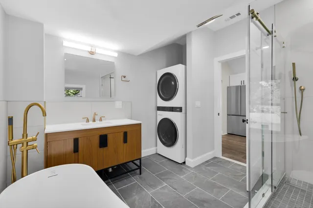 $3,250 | 48 Water Street, Unit 2, Glastonbury, CT 06073