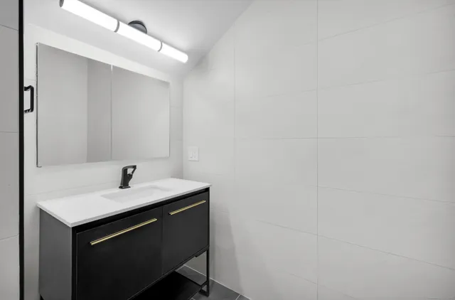 $3,250 | 48 Water Street, Unit 2, Glastonbury, CT 06073