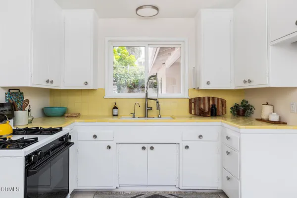 $999,000 | 3663 Roderick Road, Los Angeles, CA 90065