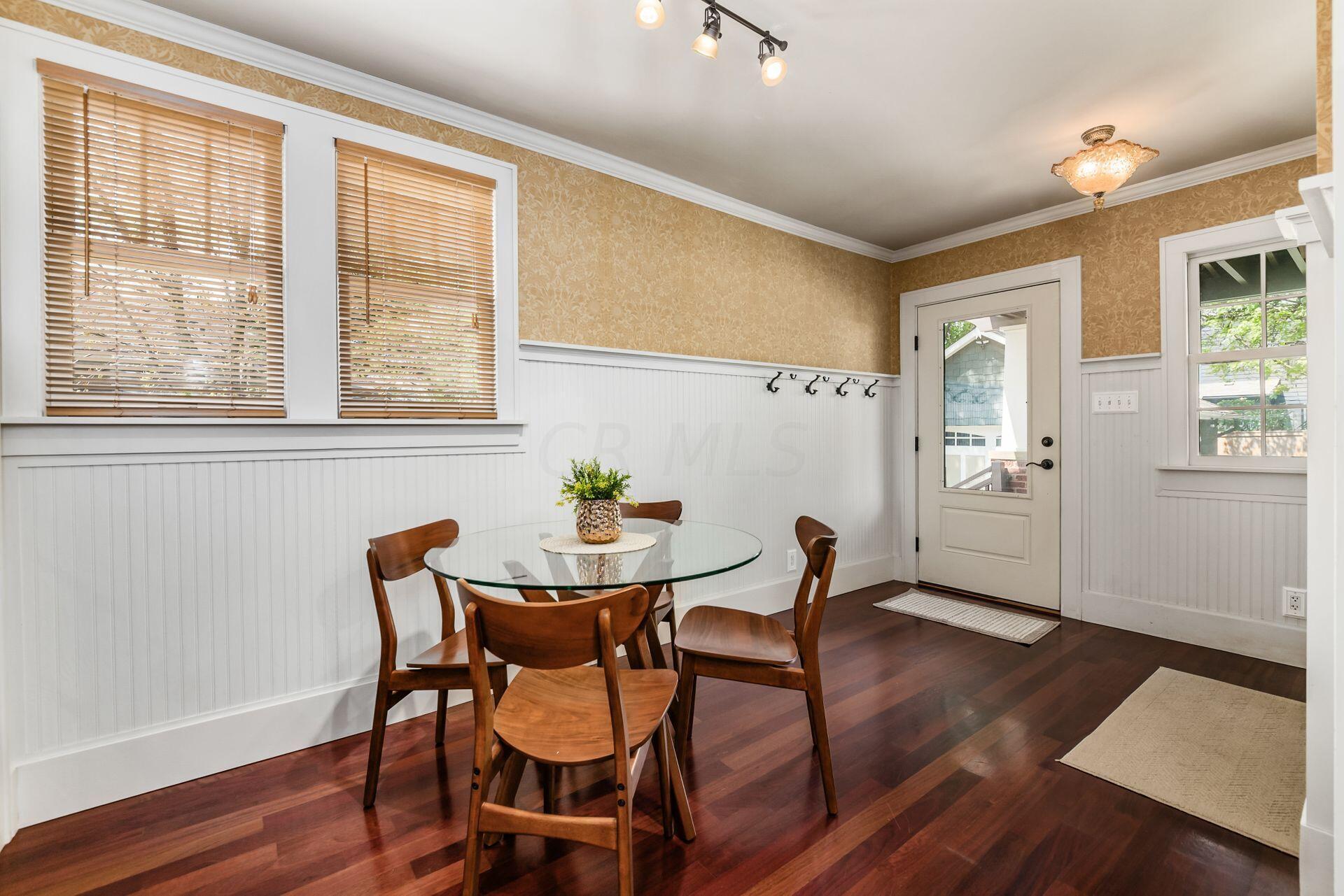 84 Arden Road Columbus, OH 43214 - Photo 23 of 52 Casual Dining