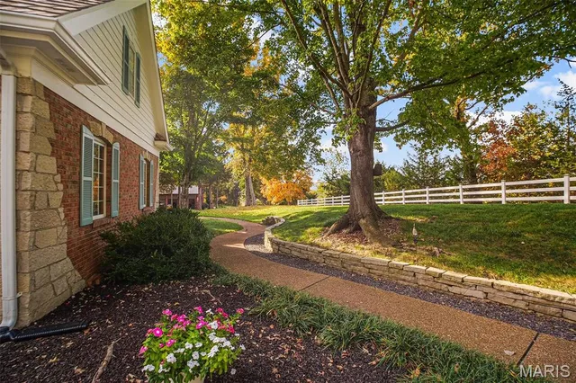 $1,125,000 | 237 St Andrews Drive, St. Albans, MO 63073