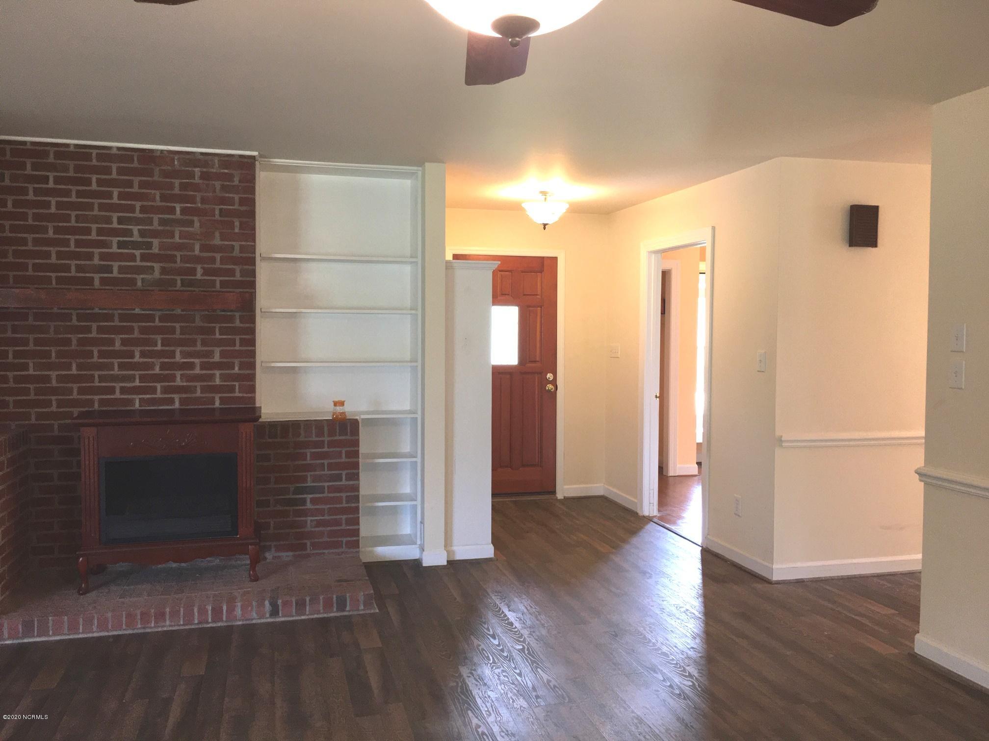 225 Ingram Road Beaufort, NC 28516 - Photo 11 of 31 Den-Entry-Chimney