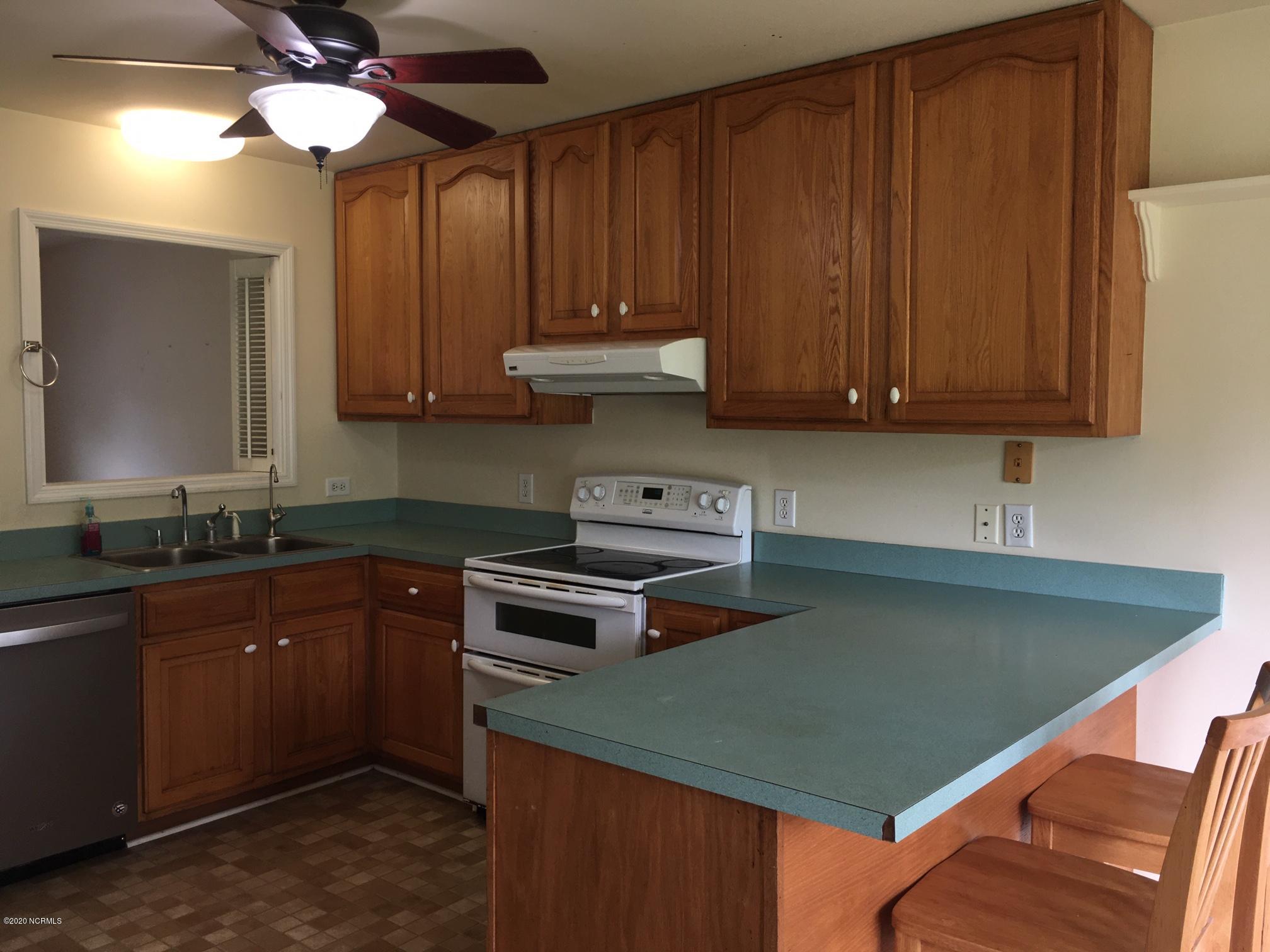 225 Ingram Road Beaufort, NC 28516 - Photo 17 of 31 Kitchen (2)