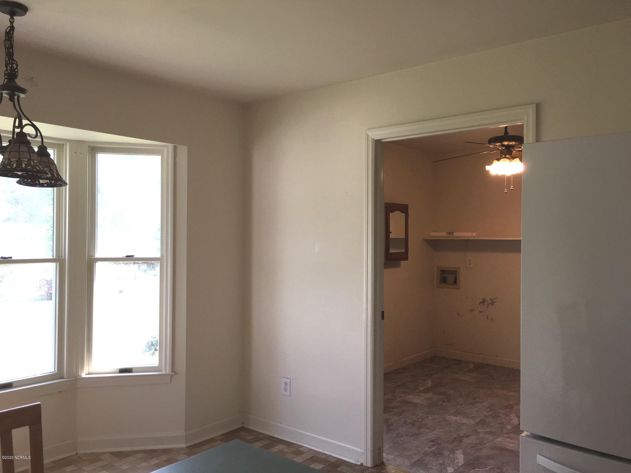 225 Ingram Road Beaufort, NC 28516 - Photo 20 of 31 Nook & Laundry Rm