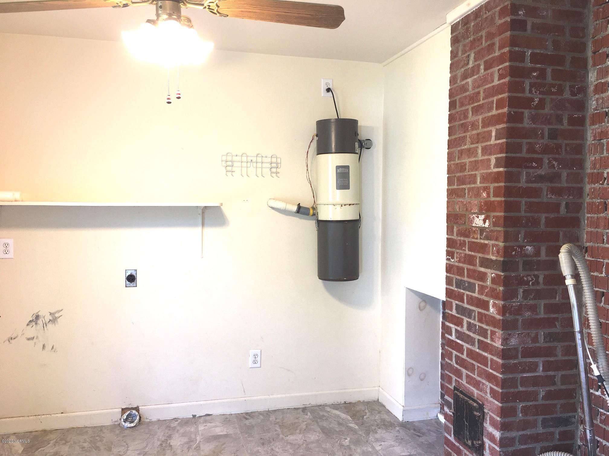 225 Ingram Road Beaufort, NC 28516 - Photo 21 of 31 Laundry Rm