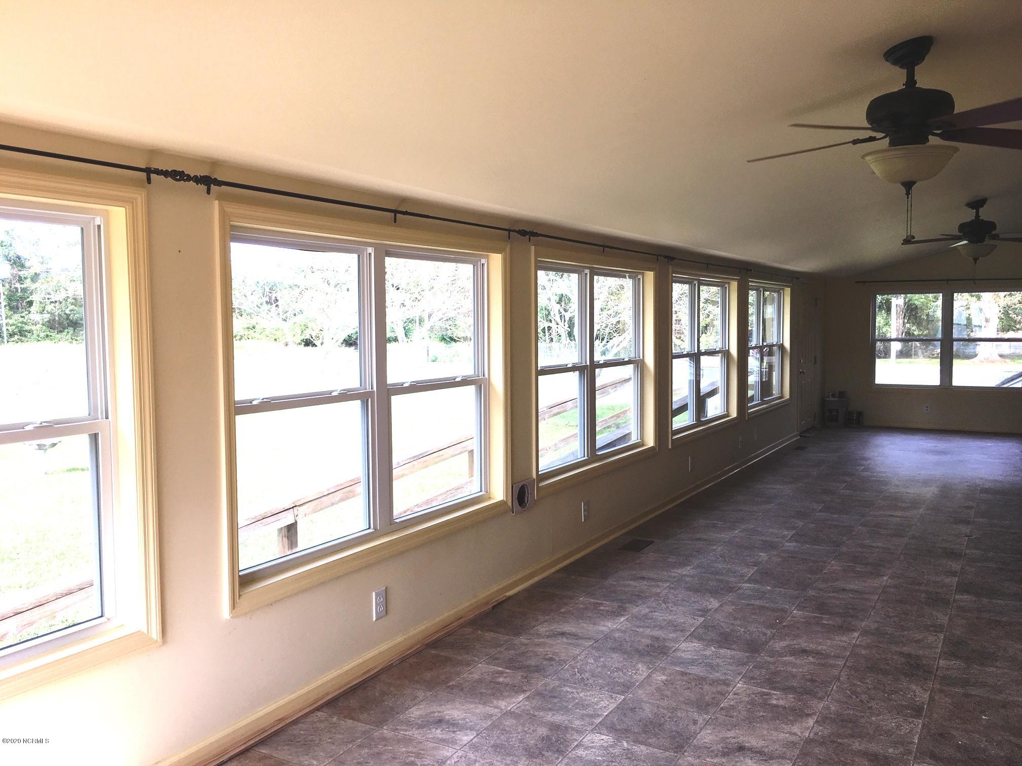 225 Ingram Road Beaufort, NC 28516 - Photo 22 of 31 Sun Room