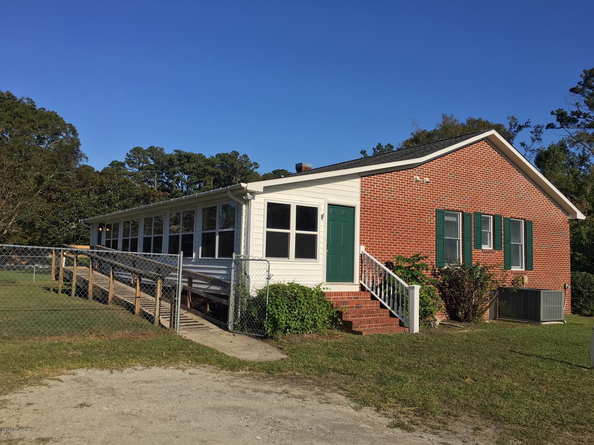 225 Ingram Road Beaufort, NC 28516 - Photo 5 of 31 Side of house and ramp