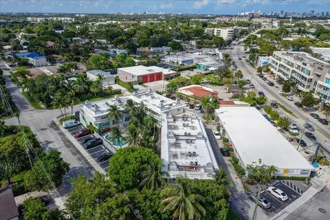 $220,000 | 2124 Northeast 5th Avenue, Unit 212, Wilton Manors, FL 33305