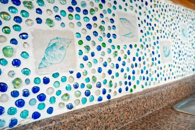 a close up of a curtain curtain