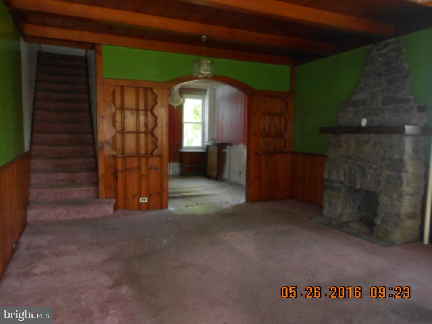 400 Holly Road Lansdowne, PA 19050 - Photo 5 of 16 Living Room