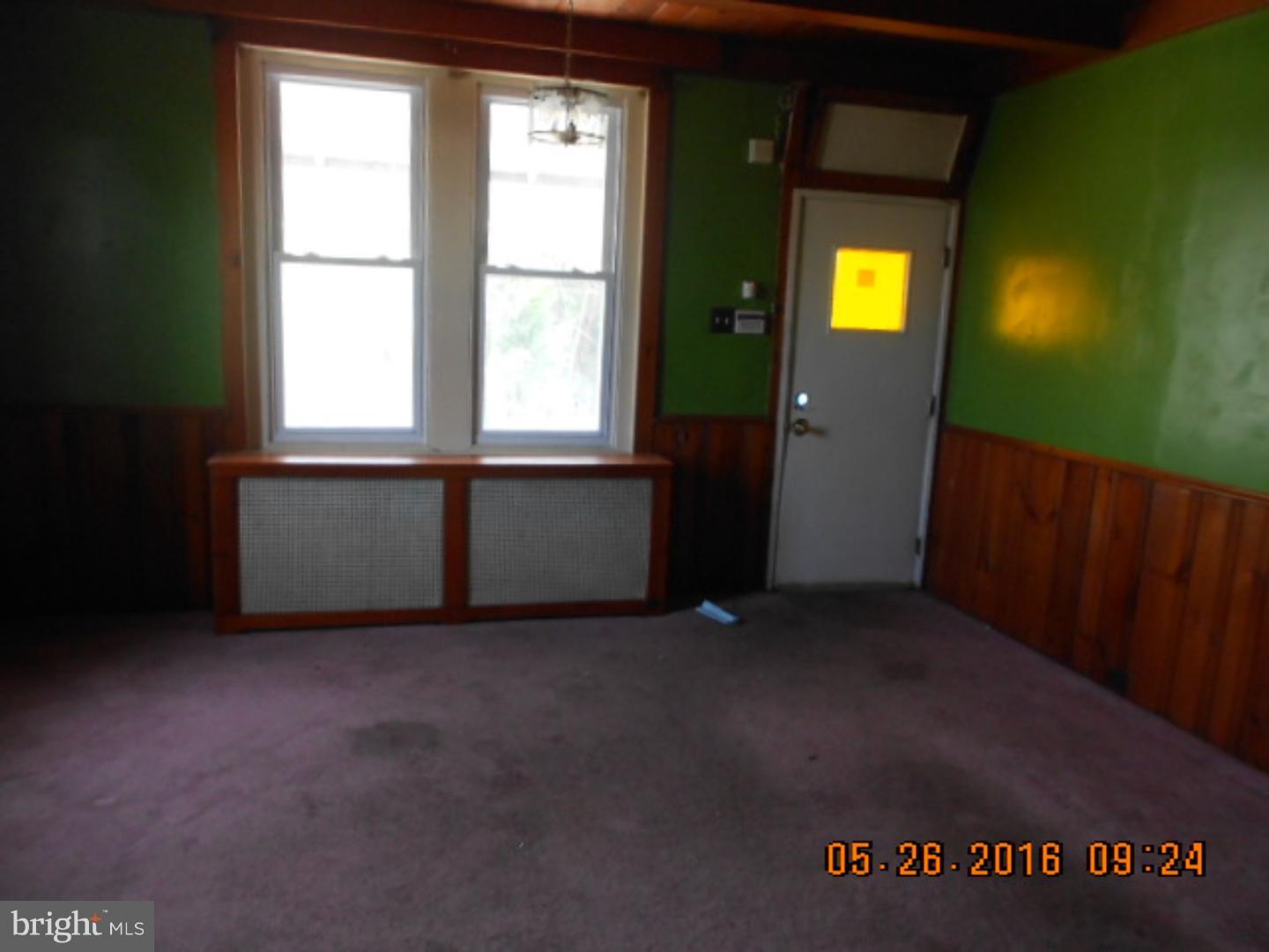 400 Holly Road Lansdowne, PA 19050 - Photo 7 of 16 Living Room