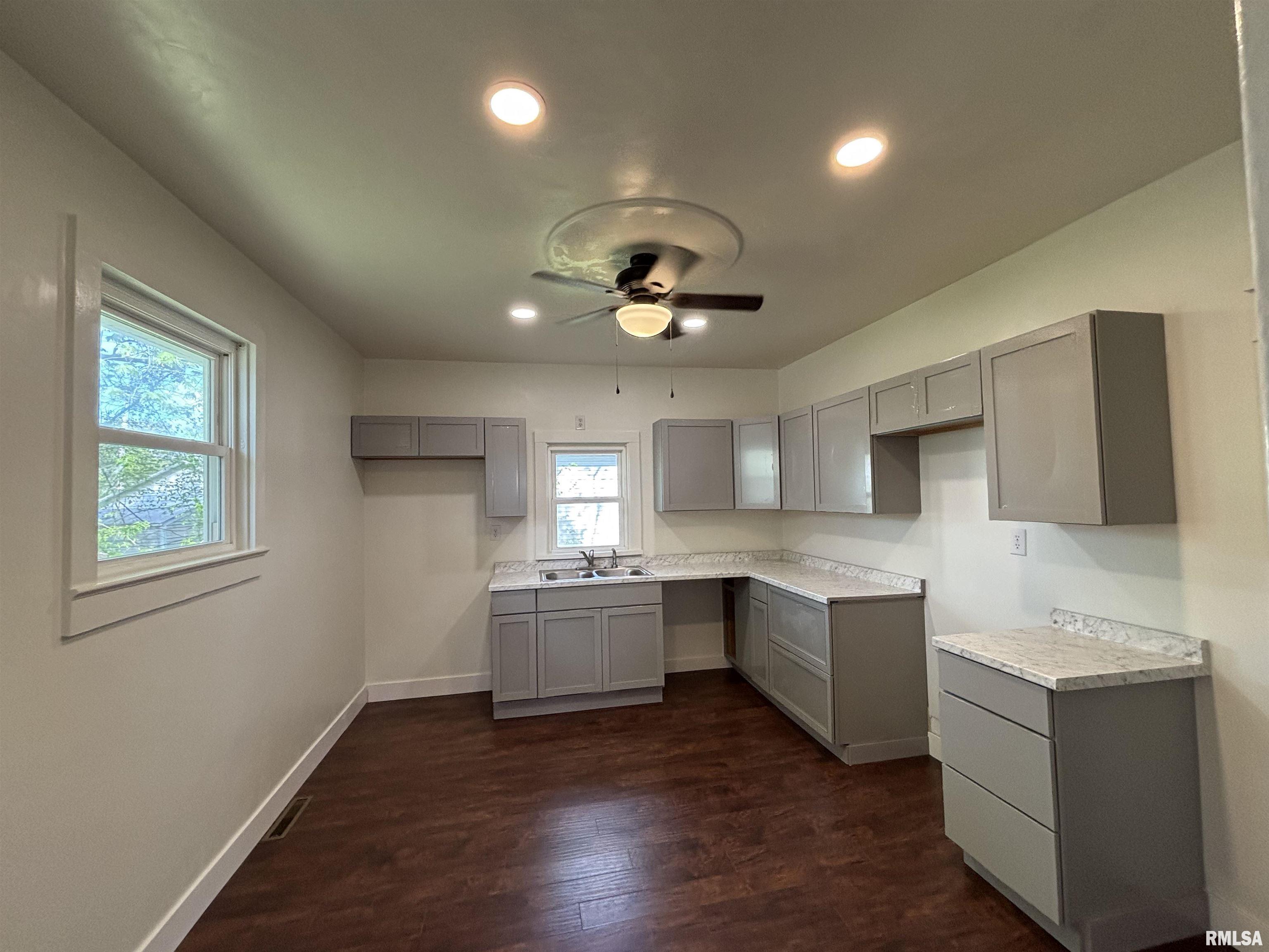 1014 East Broadway Centralia, IL 62801 - Photo 4 of 24