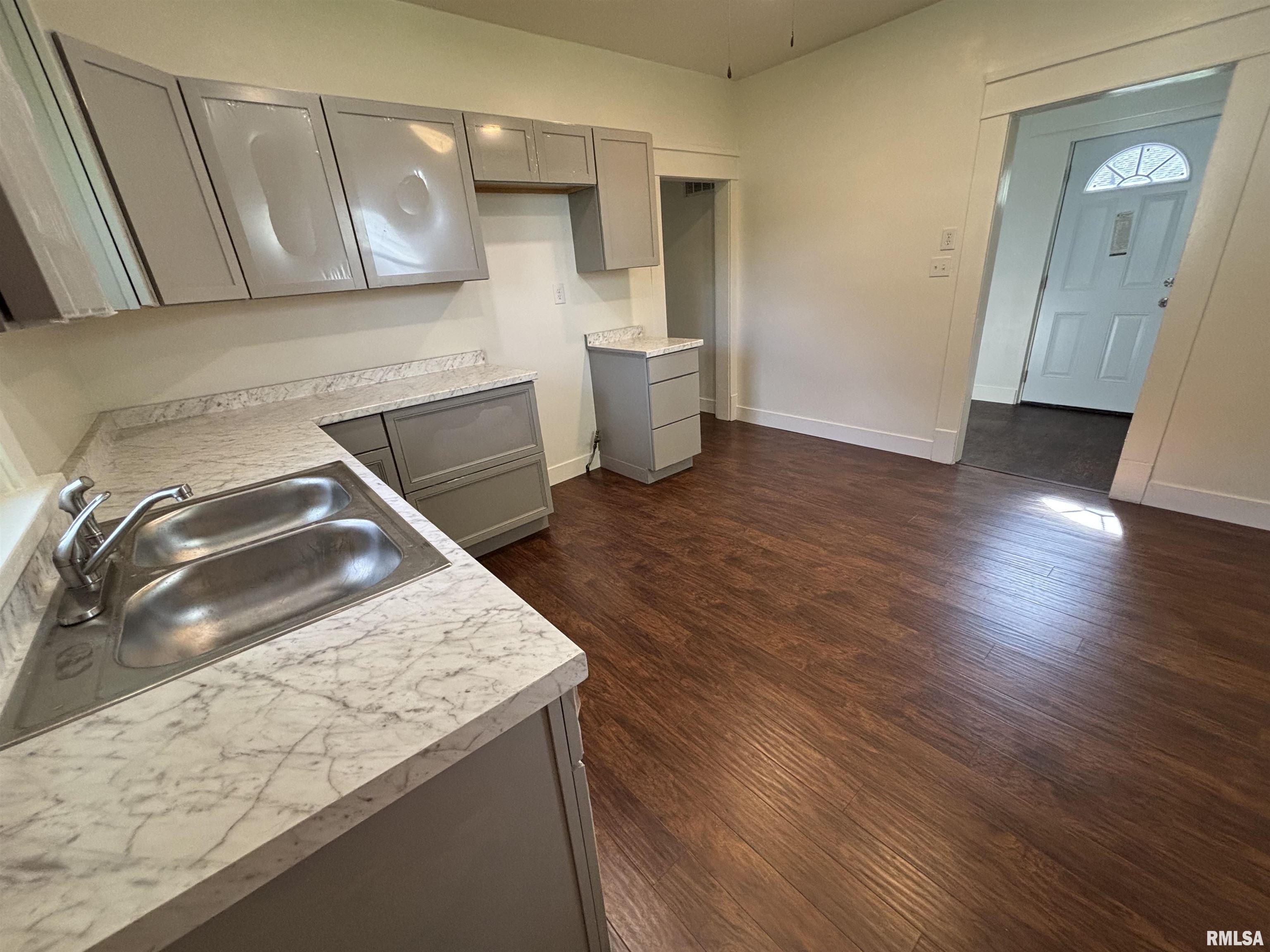 1014 East Broadway Centralia, IL 62801 - Photo 6 of 24