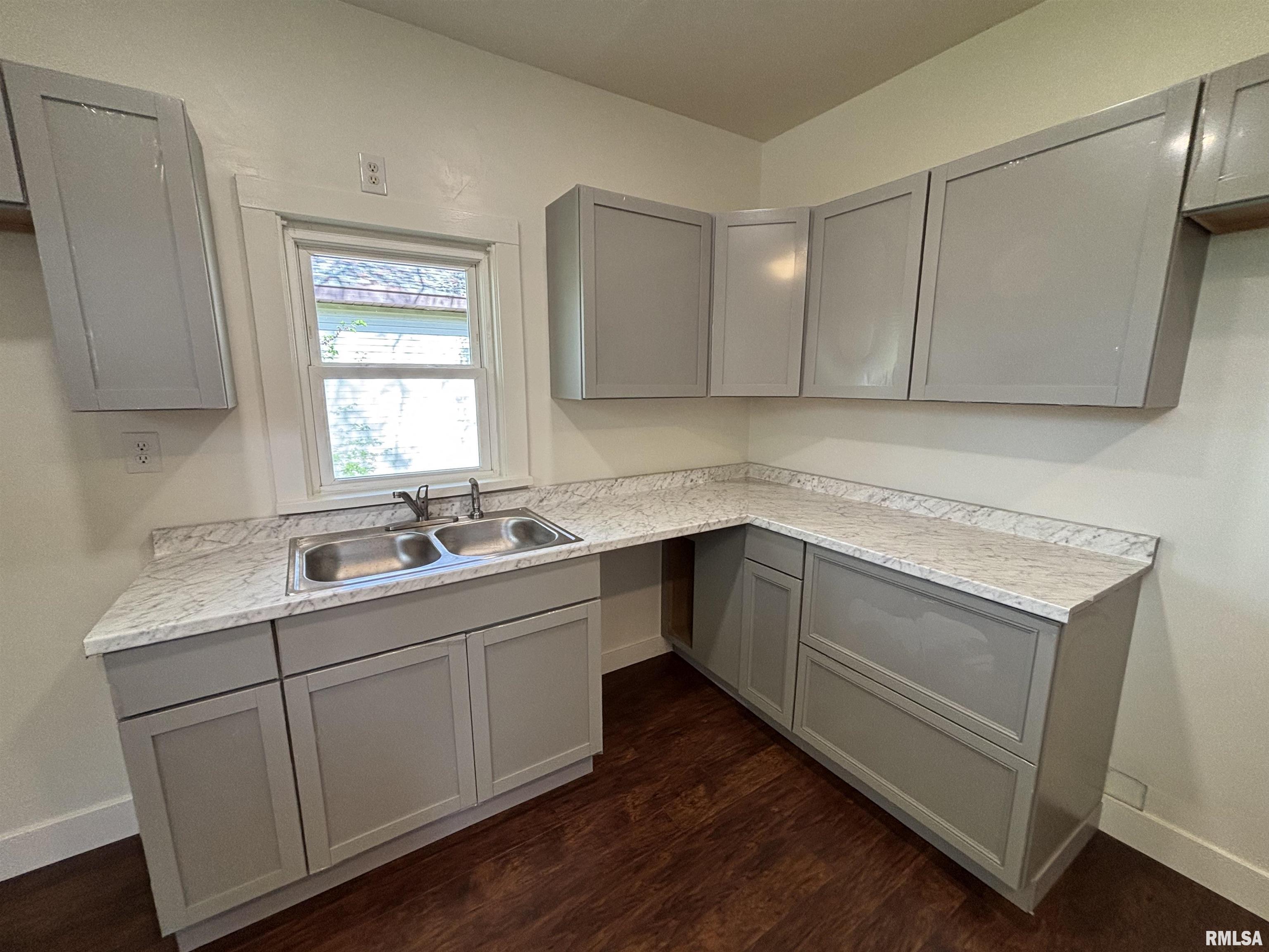 1014 East Broadway Centralia, IL 62801 - Photo 7 of 24