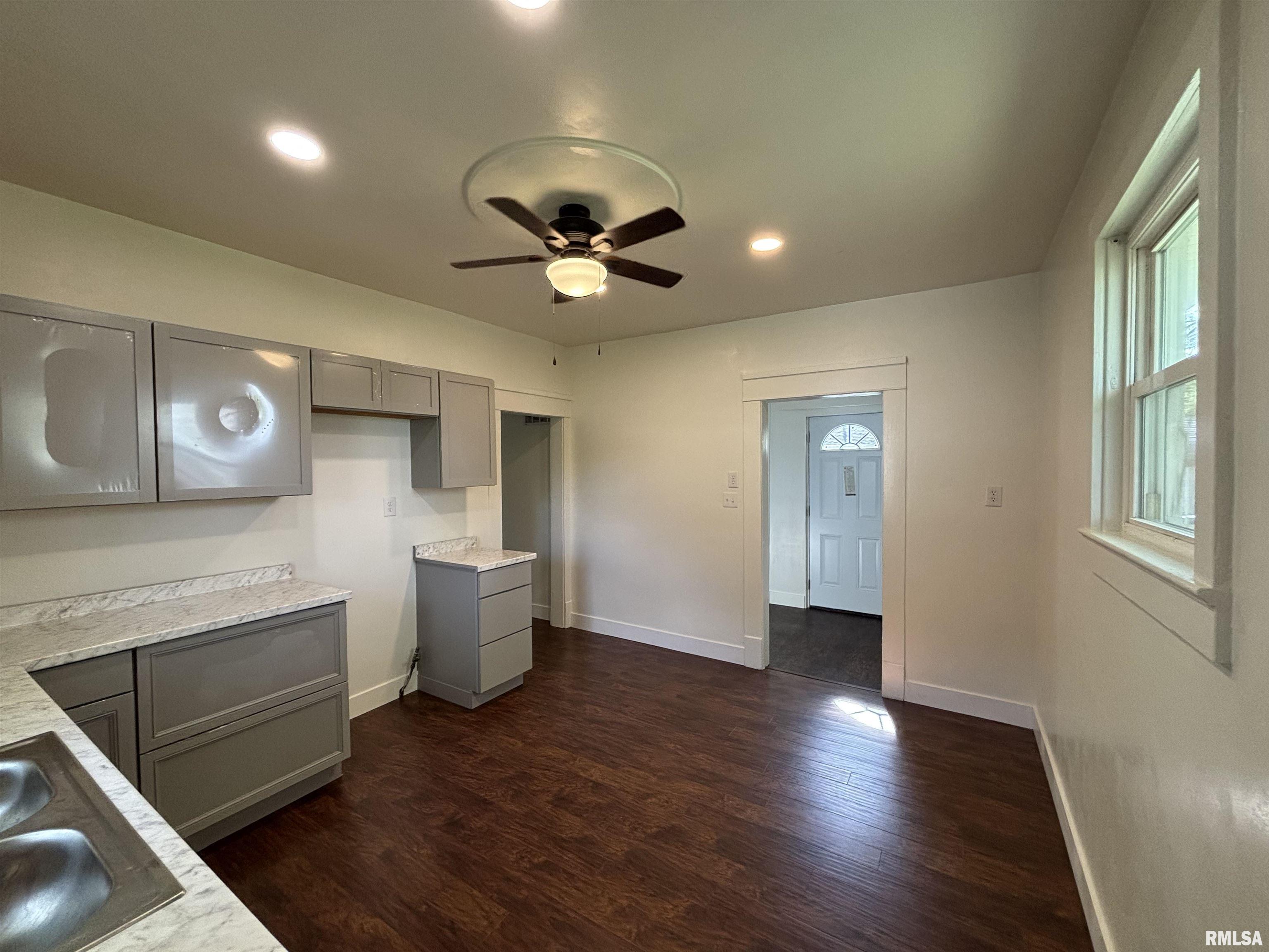 1014 East Broadway Centralia, IL 62801 - Photo 8 of 24