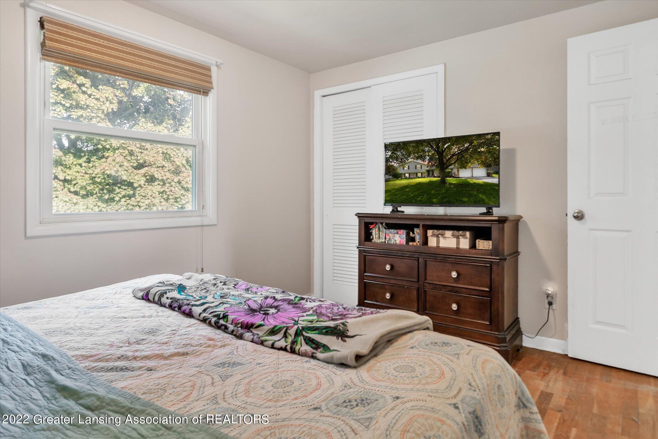 4248 Barton Road Lansing, MI 48917 - Photo 22 of 47 22-4248-Barton-Rd-WindowStill-Real-Estat