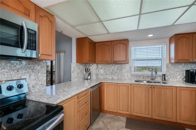 $650,000 | 1001 Benjamin Franklin Drive, Unit 406, Sarasota, FL 34236