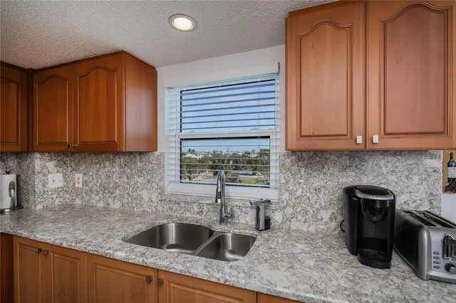 $650,000 | 1001 Benjamin Franklin Drive, Unit 406, Sarasota, FL 34236