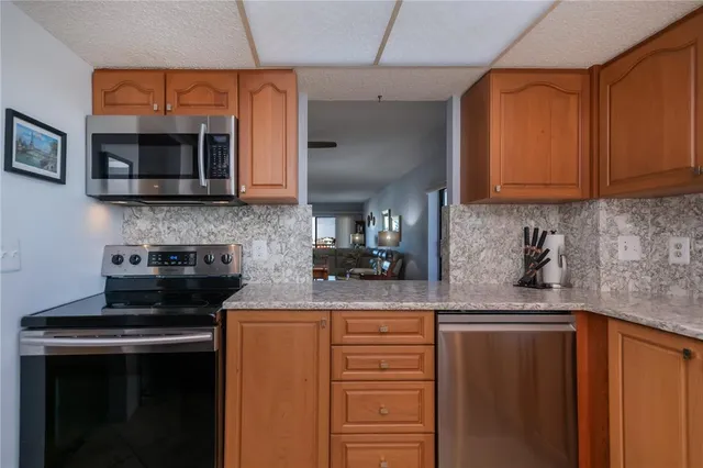 $650,000 | 1001 Benjamin Franklin Drive, Unit 406, Sarasota, FL 34236