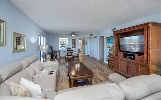 $650,000 | 1001 Benjamin Franklin Drive, Unit 406, Sarasota, FL 34236