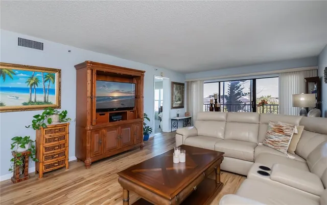 $650,000 | 1001 Benjamin Franklin Drive, Unit 406, Sarasota, FL 34236