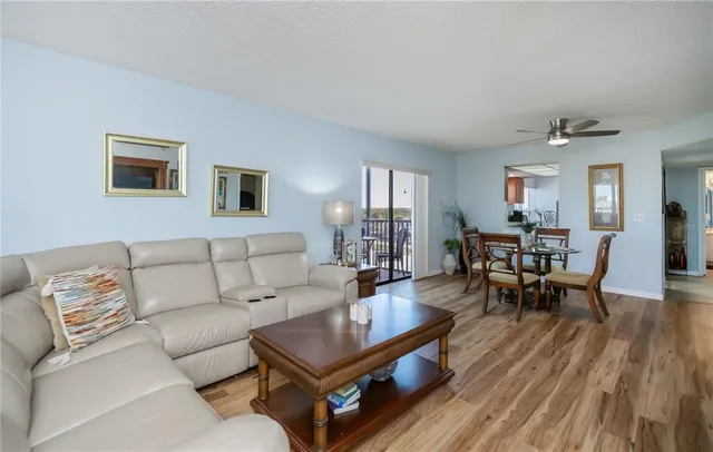 $650,000 | 1001 Benjamin Franklin Drive, Unit 406, Sarasota, FL 34236