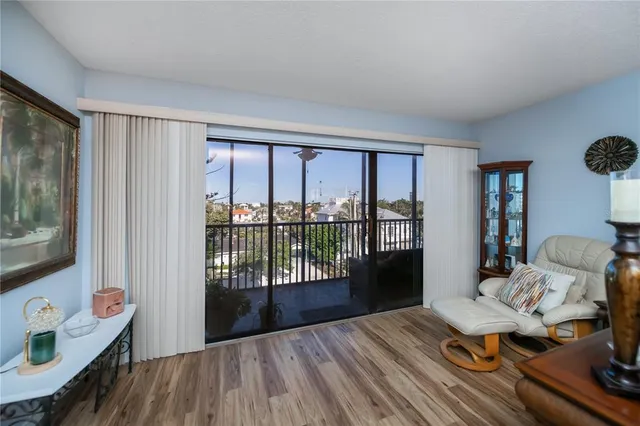 $650,000 | 1001 Benjamin Franklin Drive, Unit 406, Sarasota, FL 34236