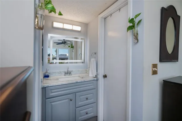 $650,000 | 1001 Benjamin Franklin Drive, Unit 406, Sarasota, FL 34236