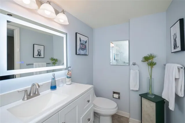 $650,000 | 1001 Benjamin Franklin Drive, Unit 406, Sarasota, FL 34236