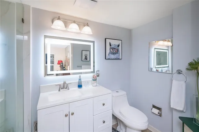 $650,000 | 1001 Benjamin Franklin Drive, Unit 406, Sarasota, FL 34236