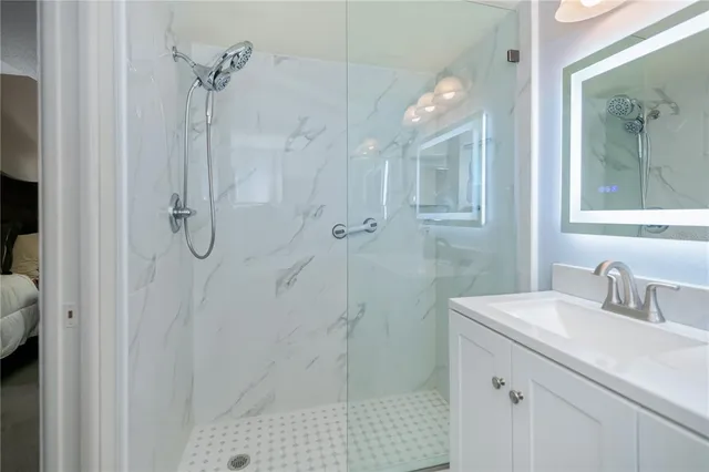 $650,000 | 1001 Benjamin Franklin Drive, Unit 406, Sarasota, FL 34236