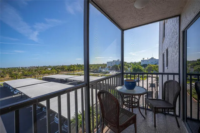 $650,000 | 1001 Benjamin Franklin Drive, Unit 406, Sarasota, FL 34236