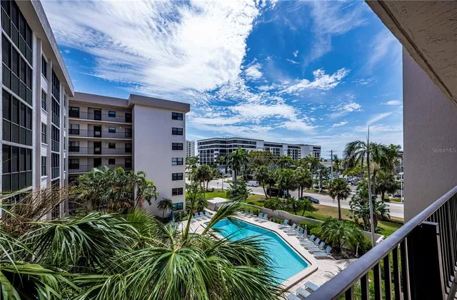 $650,000 | 1001 Benjamin Franklin Drive, Unit 406, Sarasota, FL 34236