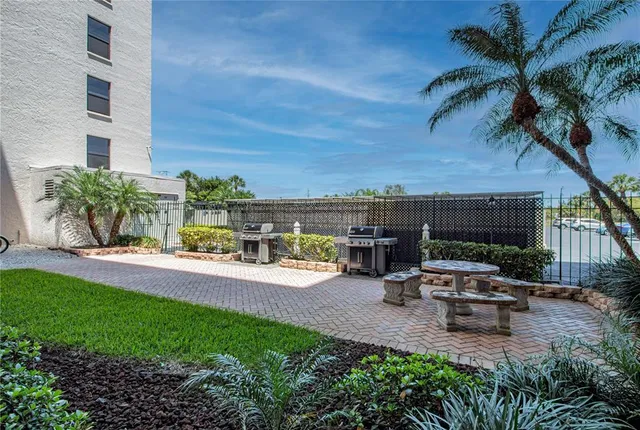 $650,000 | 1001 Benjamin Franklin Drive, Unit 406, Sarasota, FL 34236
