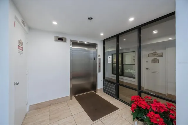 $650,000 | 1001 Benjamin Franklin Drive, Unit 406, Sarasota, FL 34236