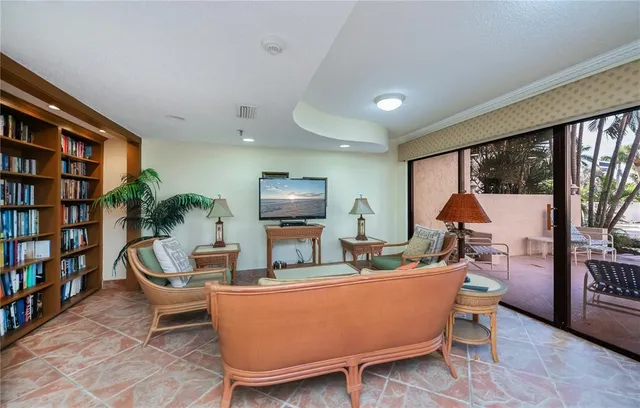 $650,000 | 1001 Benjamin Franklin Drive, Unit 406, Sarasota, FL 34236