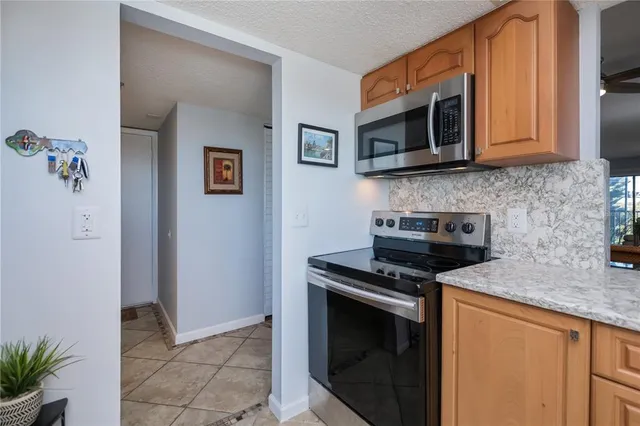 $650,000 | 1001 Benjamin Franklin Drive, Unit 406, Sarasota, FL 34236