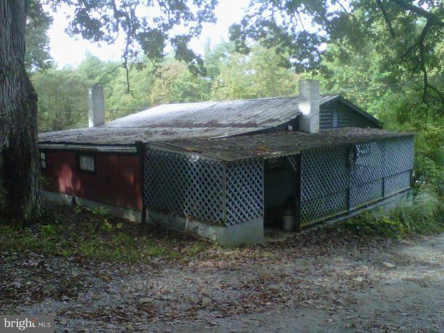 4033 Chestnut Grove Road Keedysville, MD 21756 - Photo 6 of 6 Exterior (Rear)