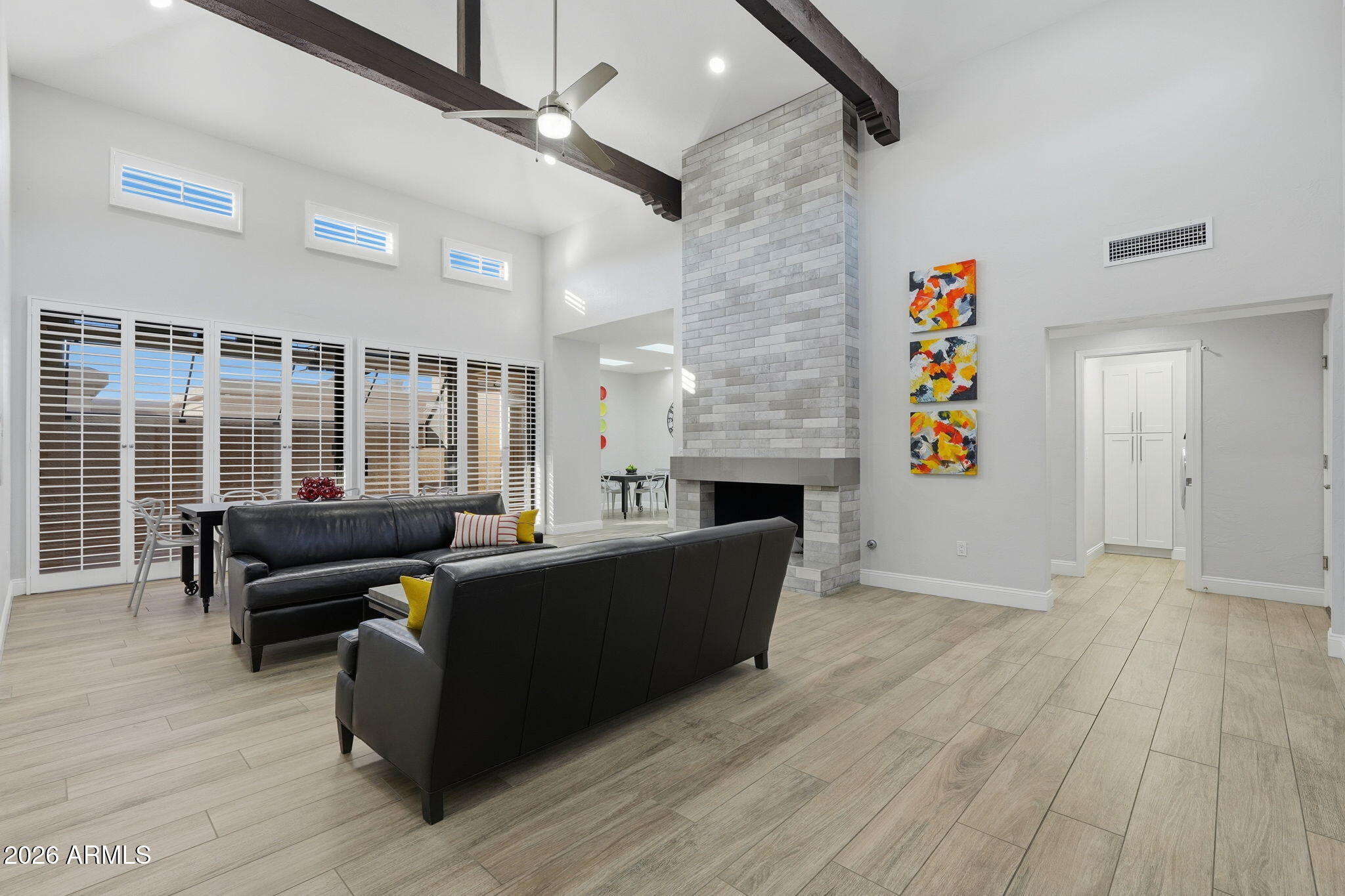 6322 North 19th Street Phoenix, AZ 85016 - Photo 10 of 47 18ft vaulted ceiling w/exposed beams
