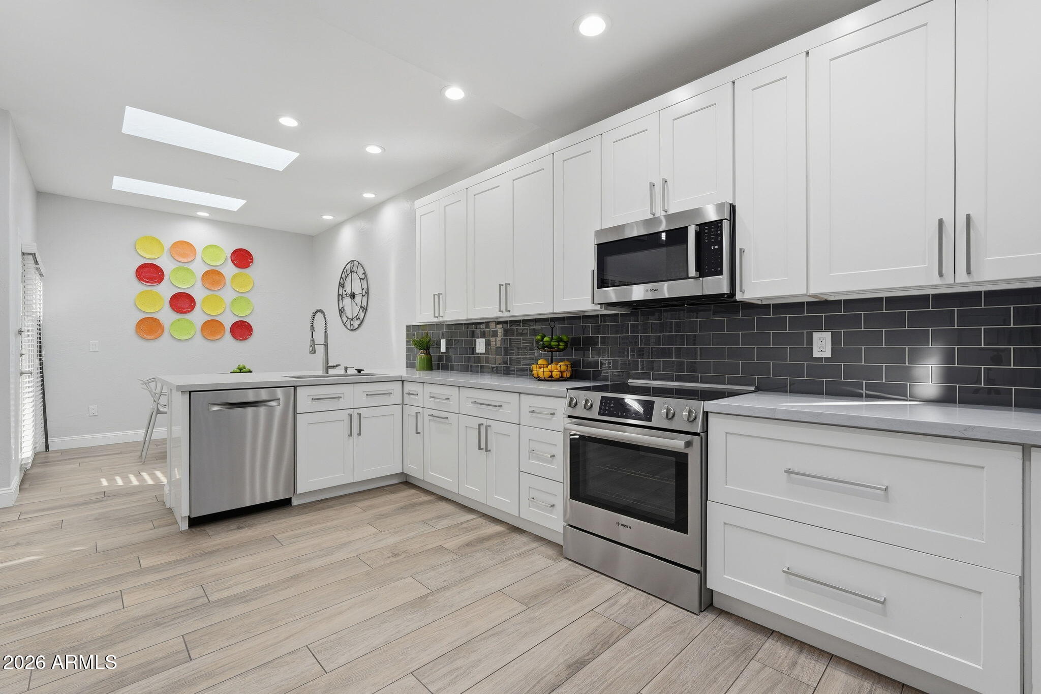 6322 North 19th Street Phoenix, AZ 85016 - Photo 12 of 47 Stunning kitchen with BOSCH appliances!