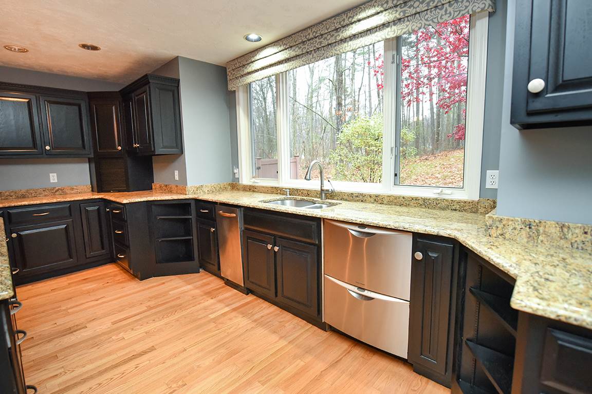 11 Coventry Road Atkinson, NH 03811 - Photo 22 of 39