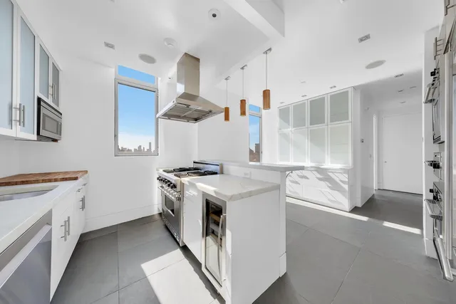 $4,750,000 | 556 3rd Avenue, Unit PHE | Murray Hill
