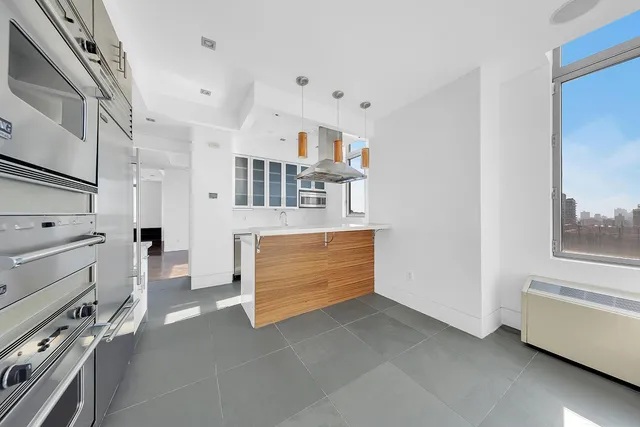 $4,750,000 | 556 3rd Avenue, Unit PHE | Murray Hill