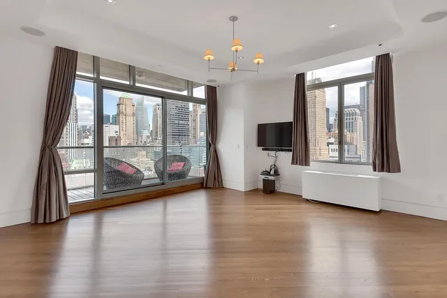 $4,750,000 | 556 3rd Avenue, Unit PHE | Murray Hill