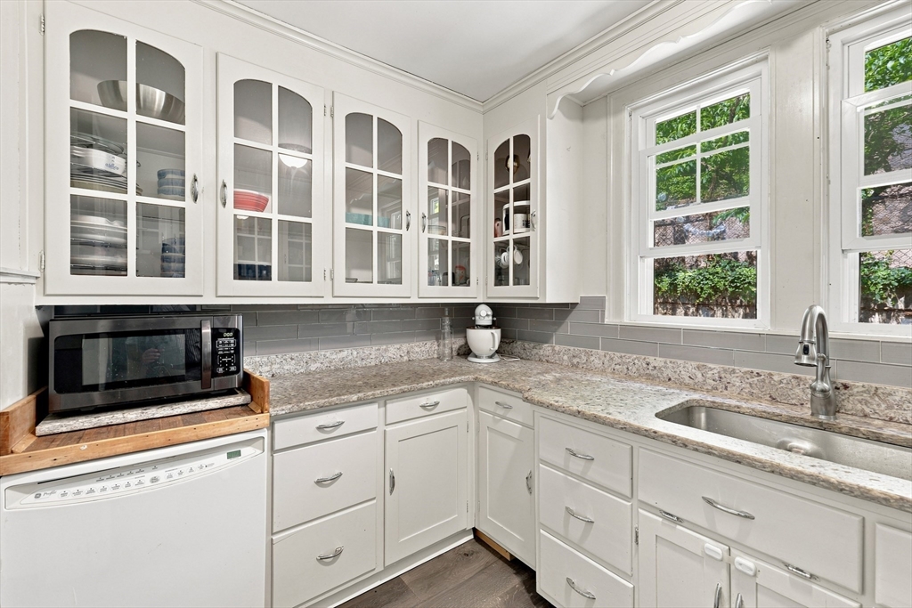 43 Chilmark Street Worcester, MA 01604 - Photo 9 of 36 Gallery Image 9