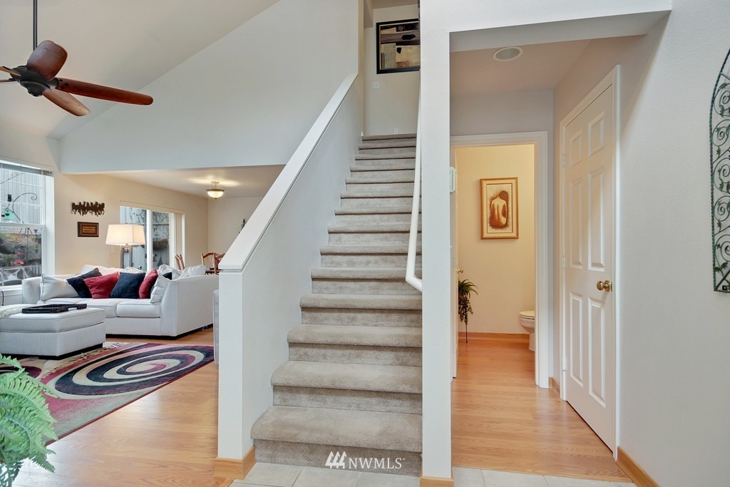 19112 110th Place Southeast, Unit D6 Renton, WA 98055 - Photo 5 of 22 Gallery Image 5