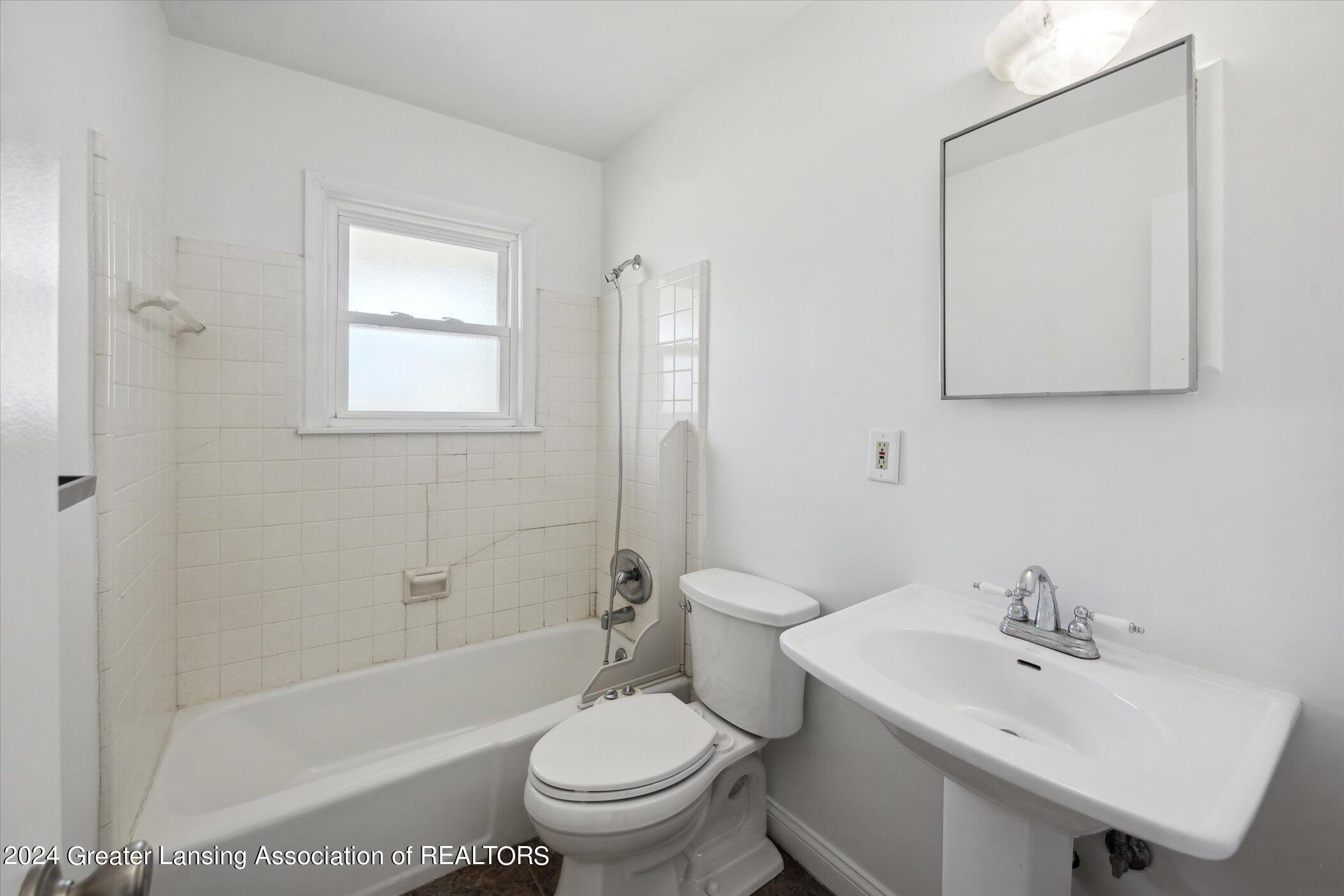 2385 Pine Tree Road Holt, MI 48842 - Photo 40 of 55 In-Law Full Bath