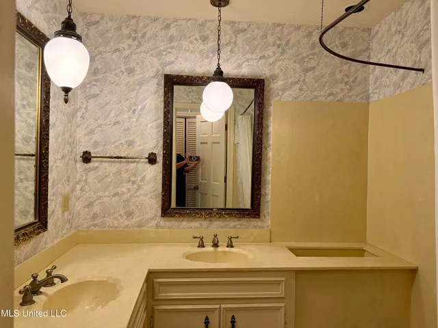 $300,000 | 202 Hand Drive, Flowood, MS 39232