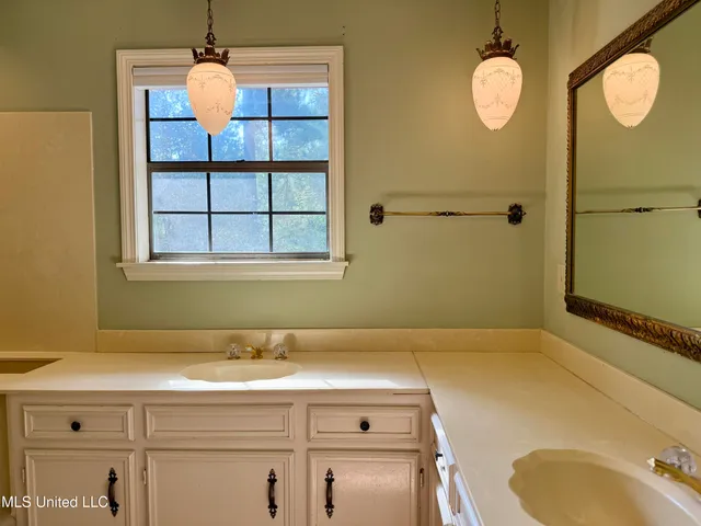 $300,000 | 202 Hand Drive, Flowood, MS 39232